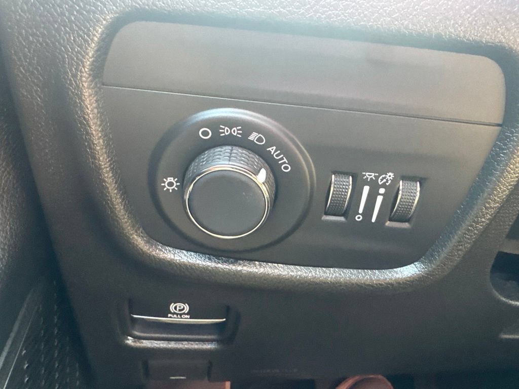 Used 2024 Jeep Grand Cherokee Altitude AWD/4WD image 26