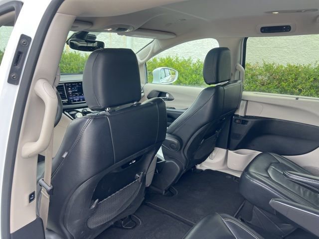 Used 2022 Chrysler Pacifica Touring-L FWD image 18