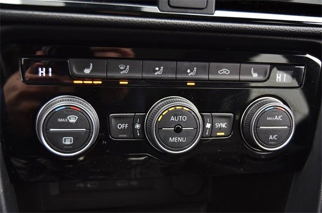 Certified 2022 Volkswagen Taos SEL w/ Panoramic Sunroof Package image 15