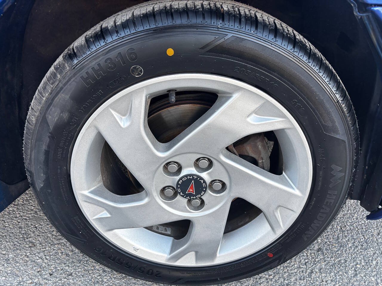 Used 2003 Pontiac Vibe w/ Power Group Value Package FWD image 18