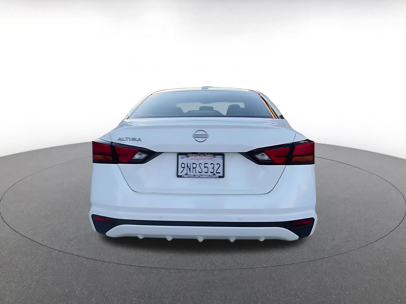 Used 2025 Nissan Altima 2.5 SV FWD image 12