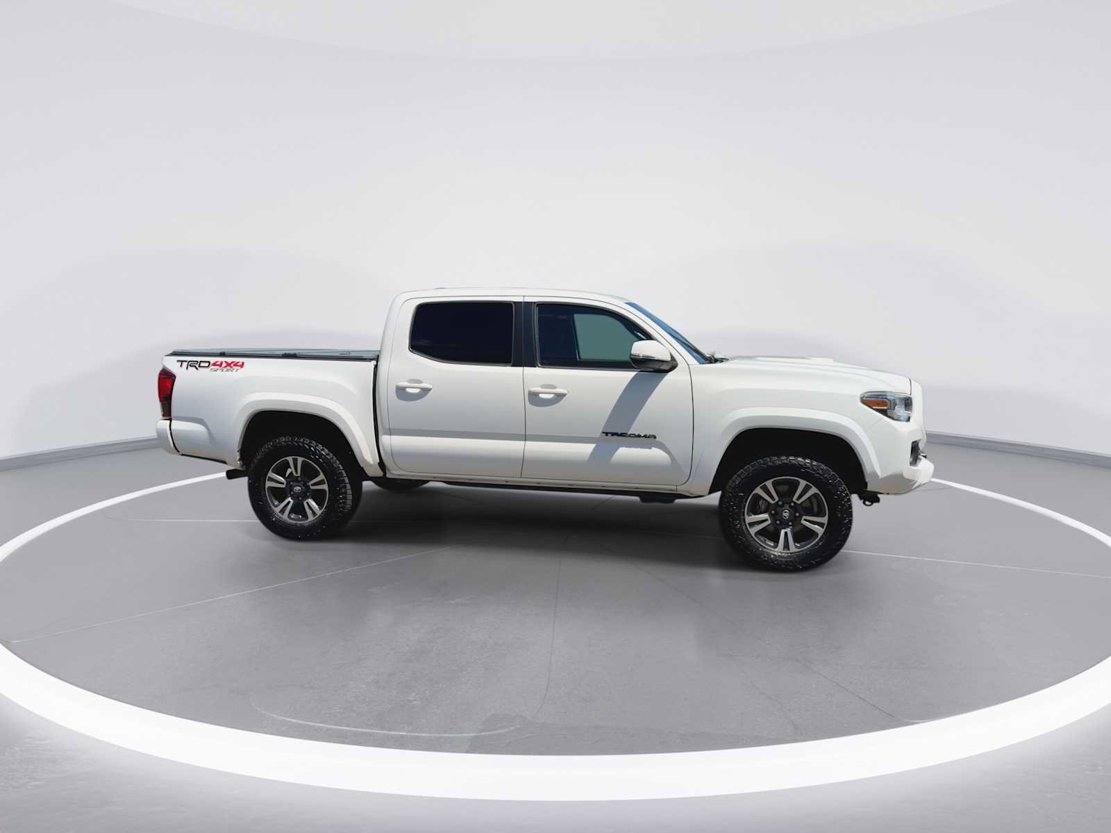 Certified 2019 Toyota Tacoma TRD Sport w/ Technology Package AWD/4WD image 9