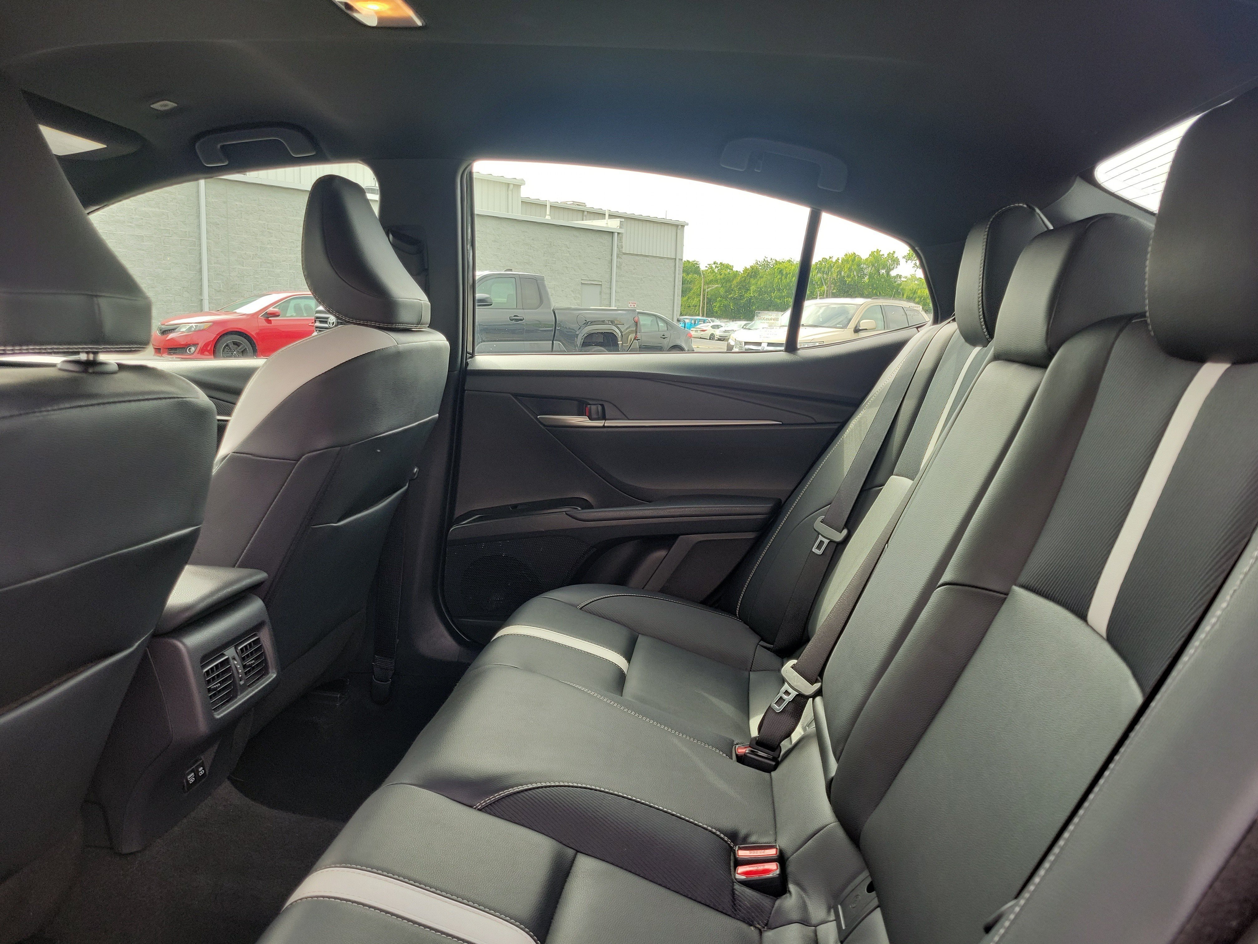 Used 2025 Toyota Camry SE FWD image 11