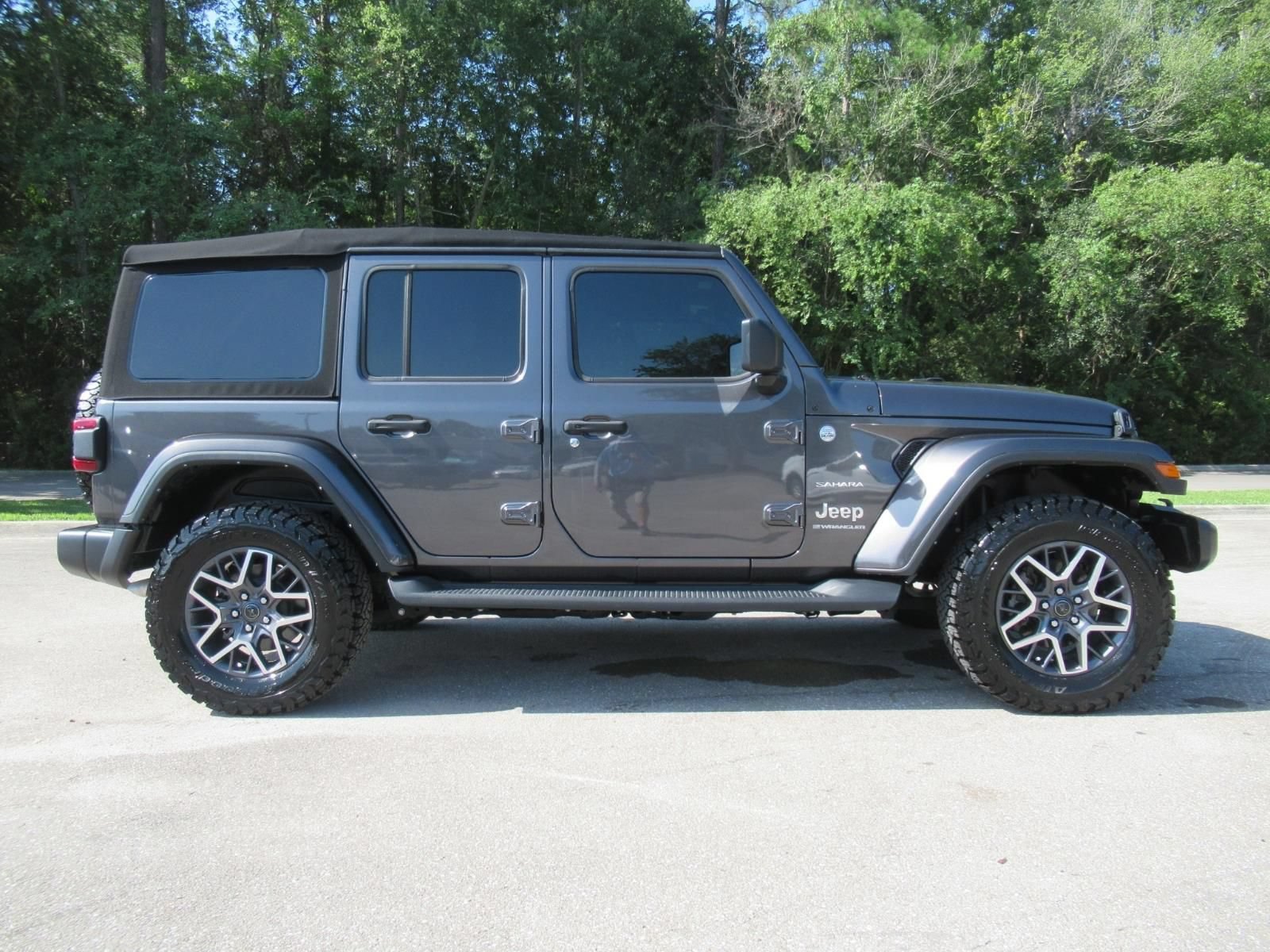 Certified 2024 Jeep Wrangler Unlimited Sahara w/ Safety Group AWD/4WD image 2