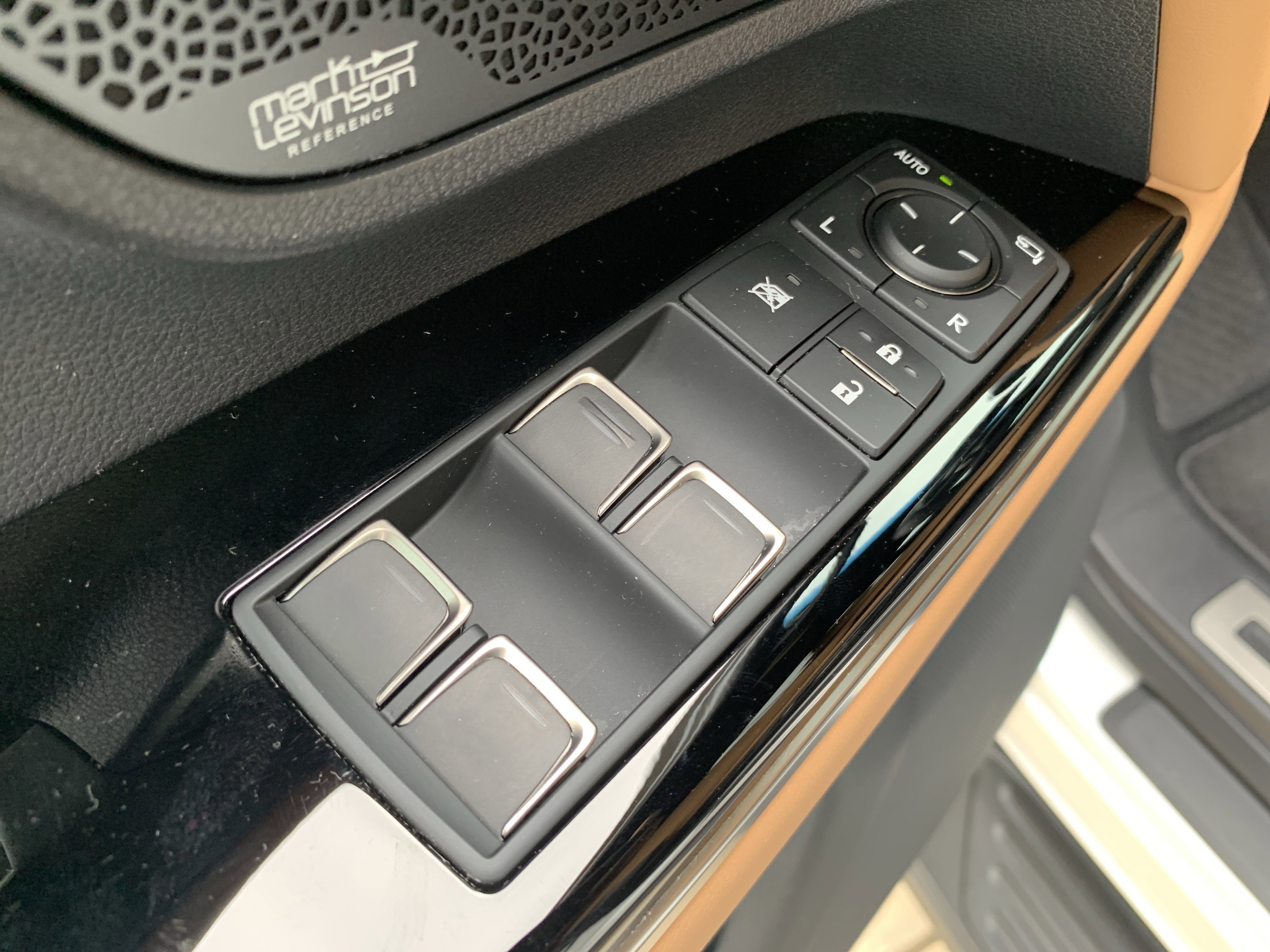 Used 2025 Lexus LX 600 4WD w/ Accessory Package (2T) image 15