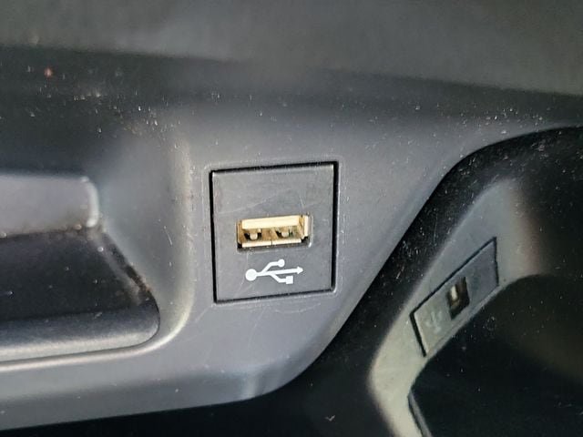 Used 2020 Toyota C-HR XLE FWD image 23