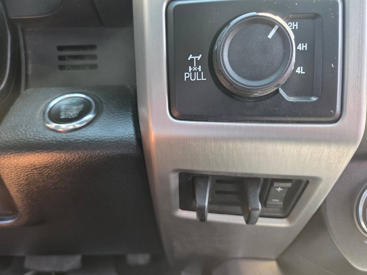 Used 2019 Ford F250 Platinum w/ Platinum Ultimate Package AWD/4WD image 16