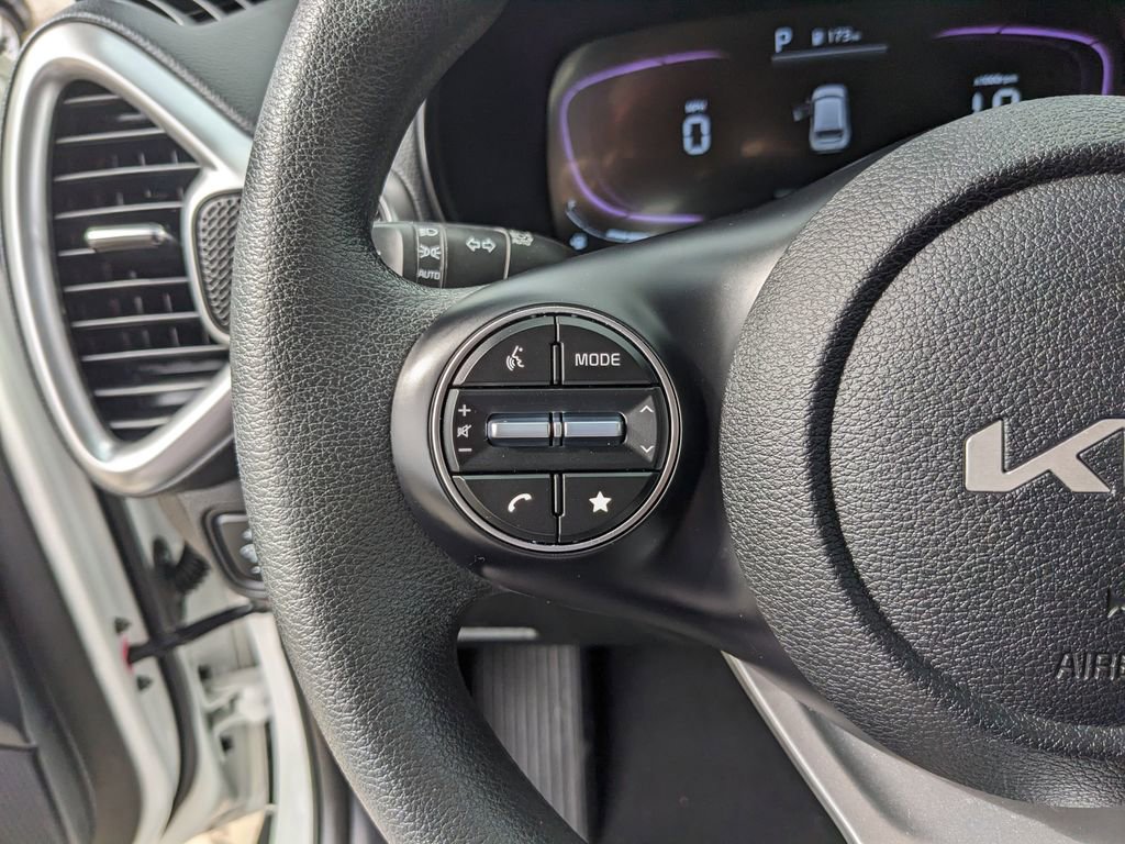 Certified 2025 Kia Soul LX image 29