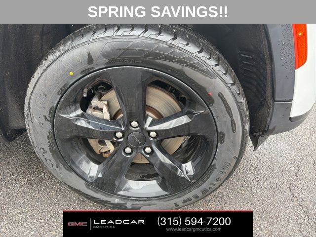 Used 2023 Jeep Grand Cherokee L Limited w/ Black Appearance Package image 10