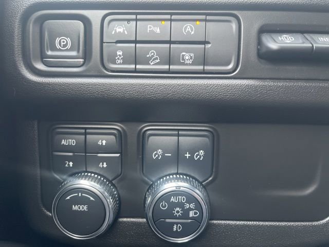 Used 2024 GMC Yukon AT4 w/ Technology Package image 19
