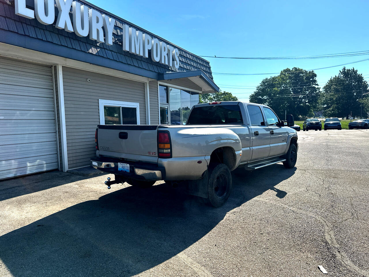 Used 2004 GMC Sierra 3500 SLE w/ Heavy-Duty Power Package image 3