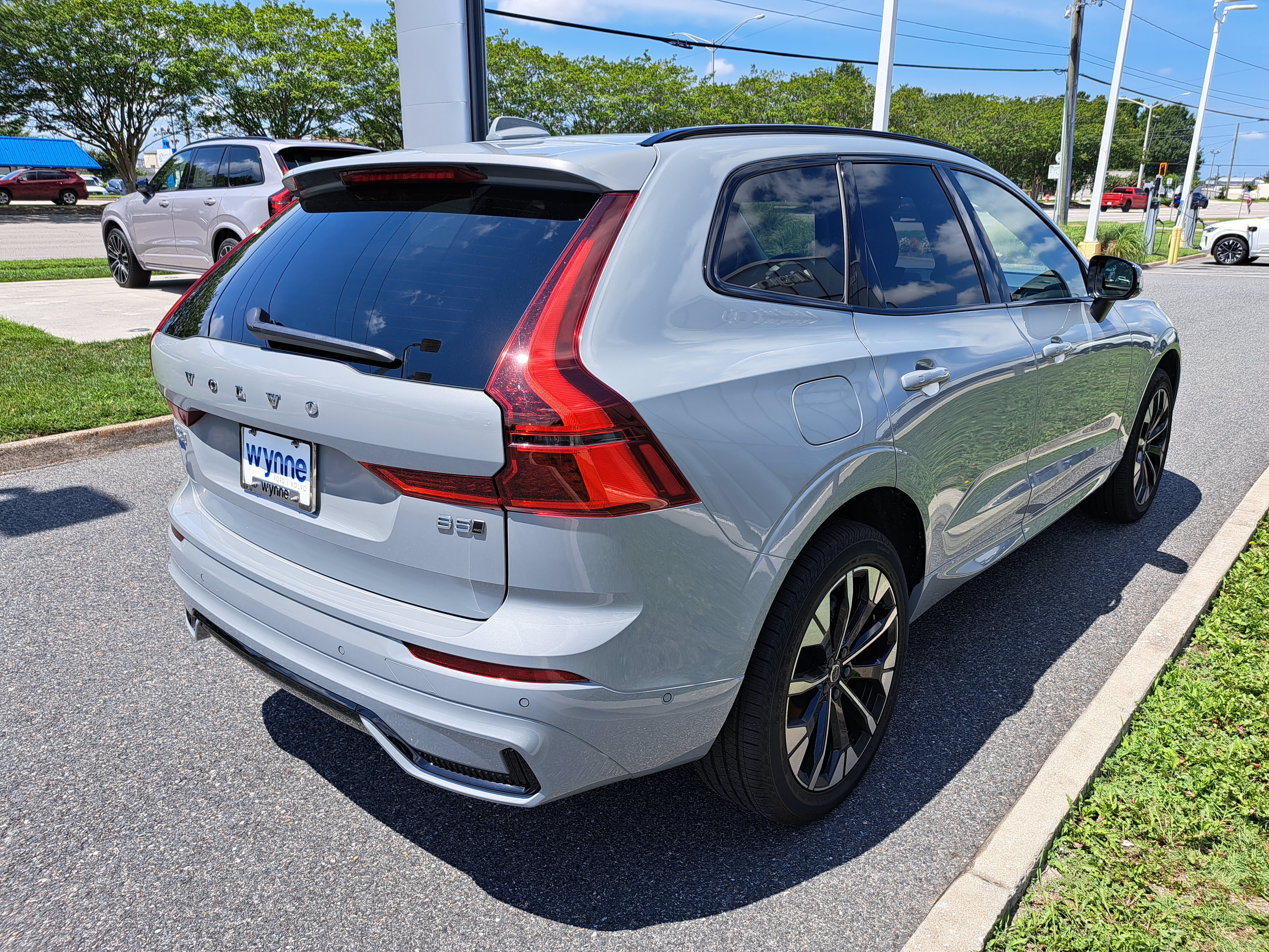 New 2026 Volvo XC60 B5 Plus w/ Climate Package AWD/4WD image 3