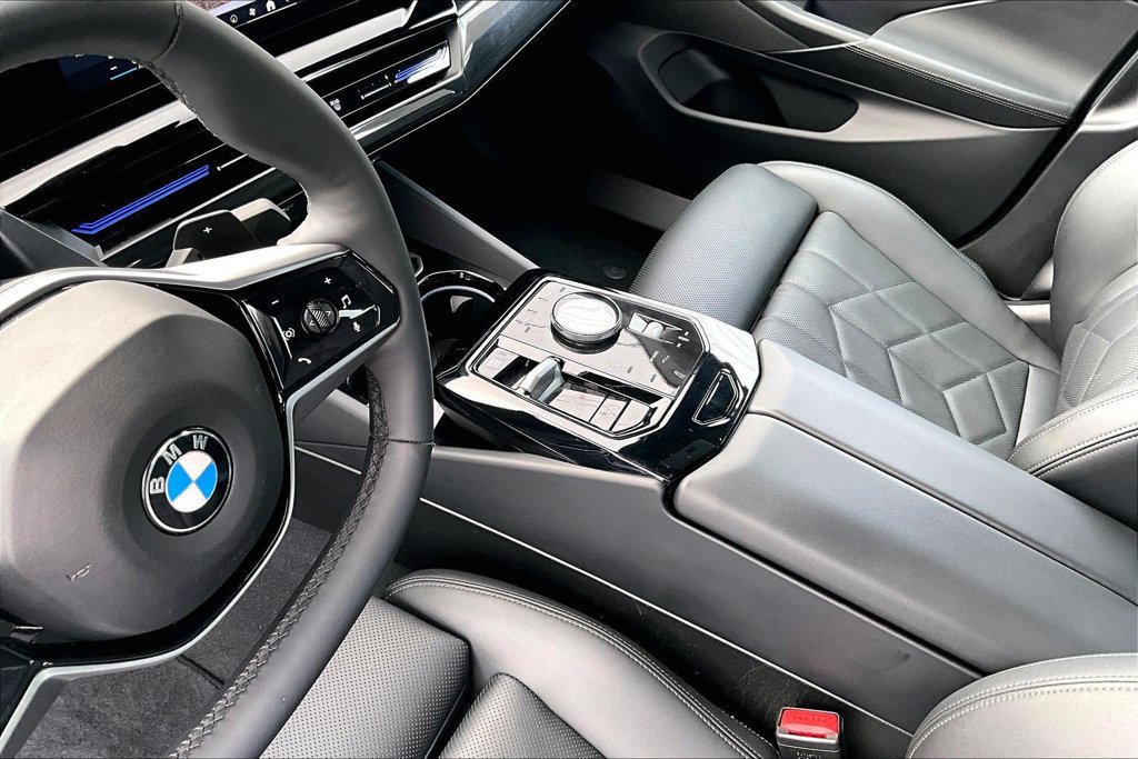 Used 2025 BMW 530i w/ Premium Package RWD image 19