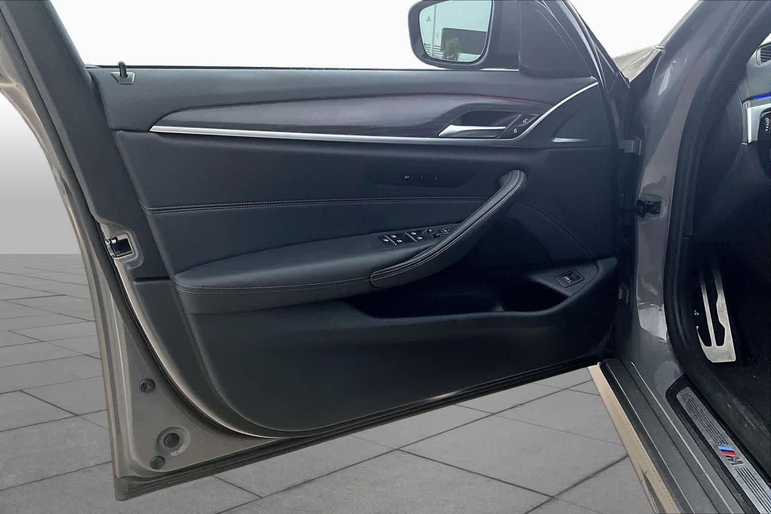 Used 2021 BMW 540i w/ M Sport Package RWD image 21