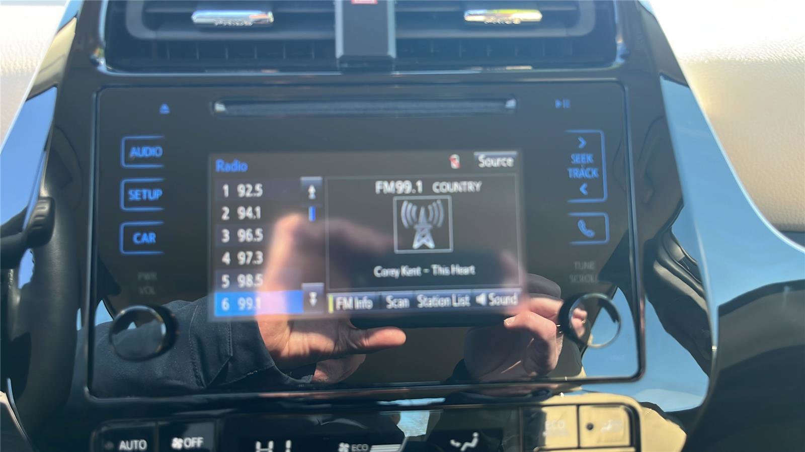 Used 2019 Toyota Prius XLE image 11