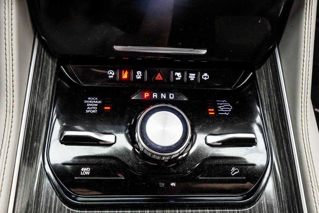 Used 2022 Jeep Wagoneer Series III w/ Premium Group I AWD/4WD image 28