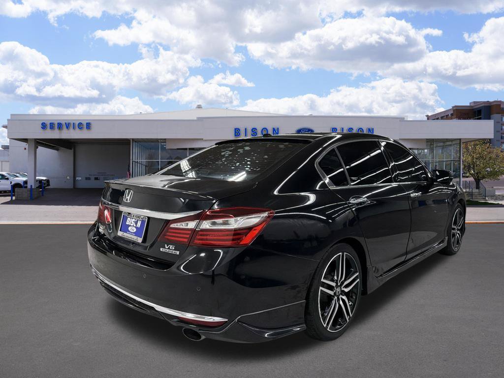 Used 2017 Honda Accord Touring image 3