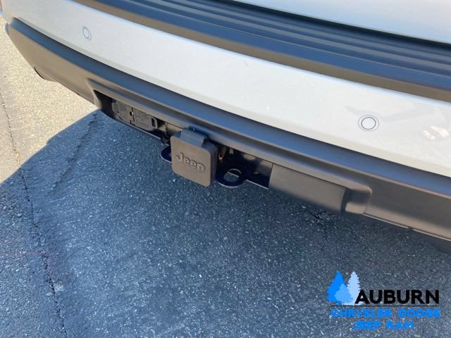 Used 2022 Jeep Grand Cherokee Laredo E AWD/4WD image 13