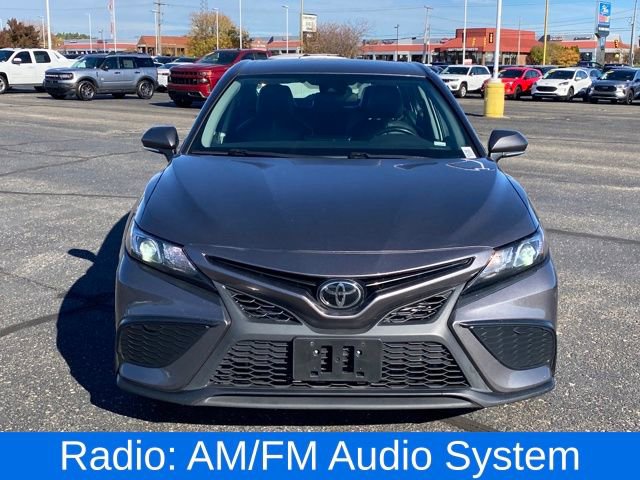 Used 2022 Toyota Camry SE image 2