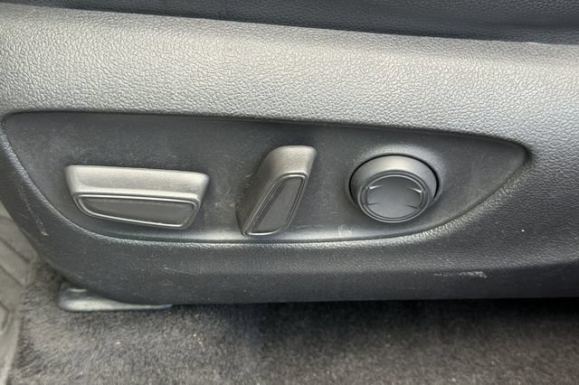 Used 2023 Toyota Highlander XLE FWD image 13