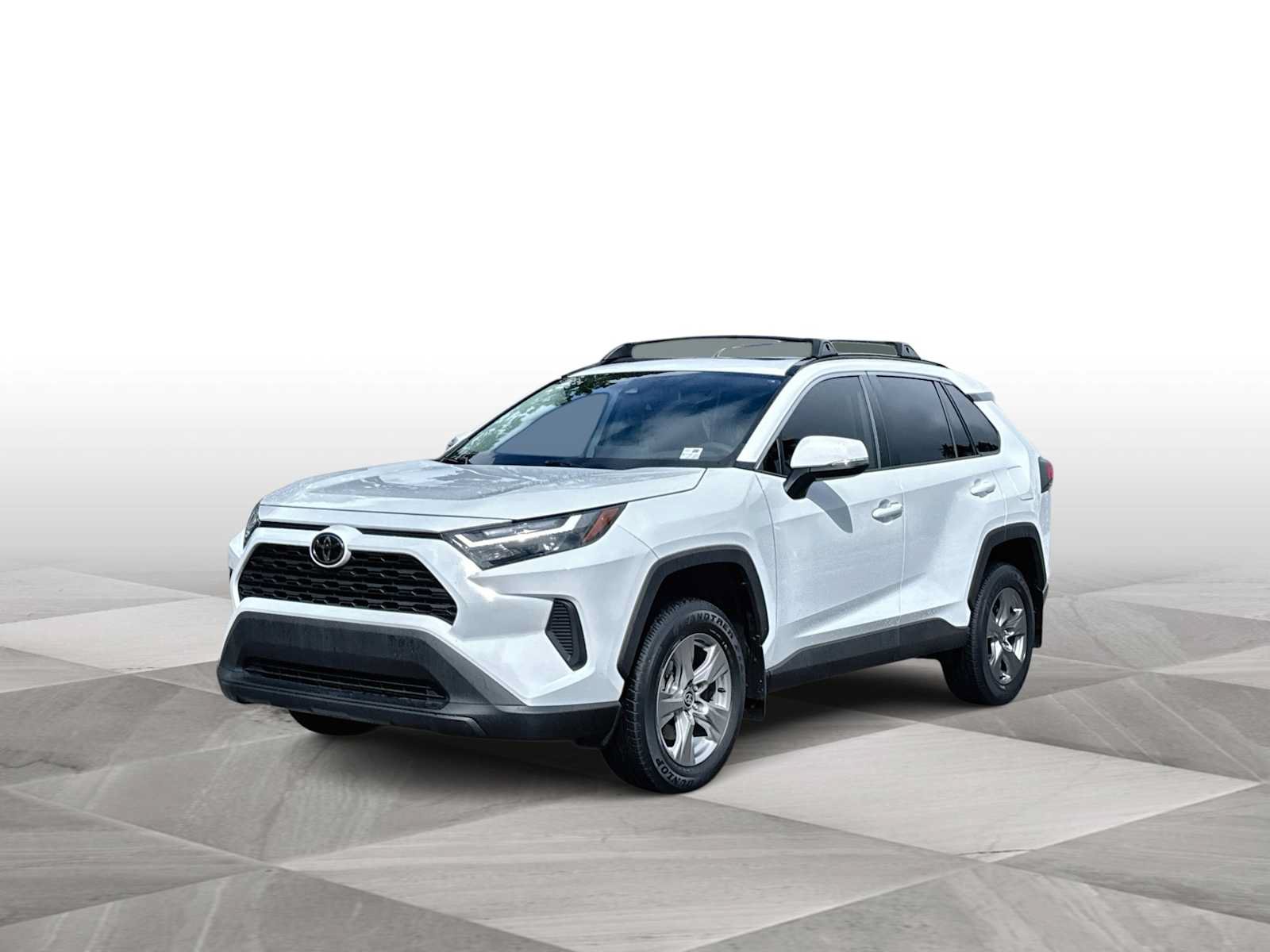 Used 2024 Toyota RAV4 XLE w/ Convenience Package FWD image 4