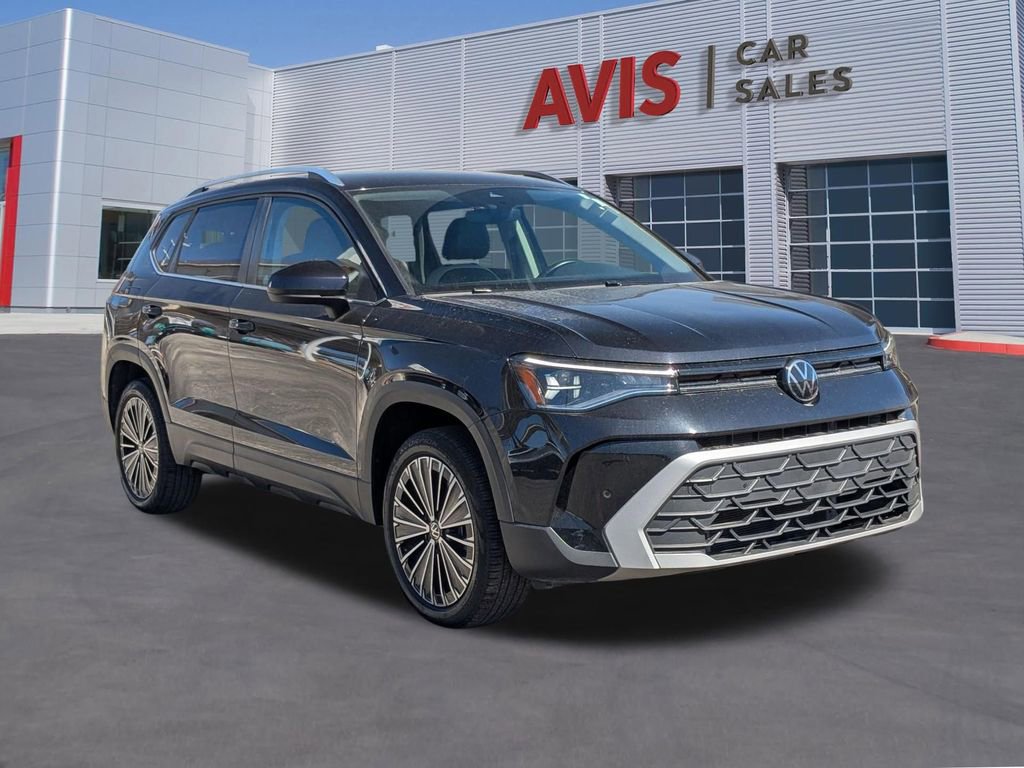 Used 2025 Volkswagen Taos SE image 9