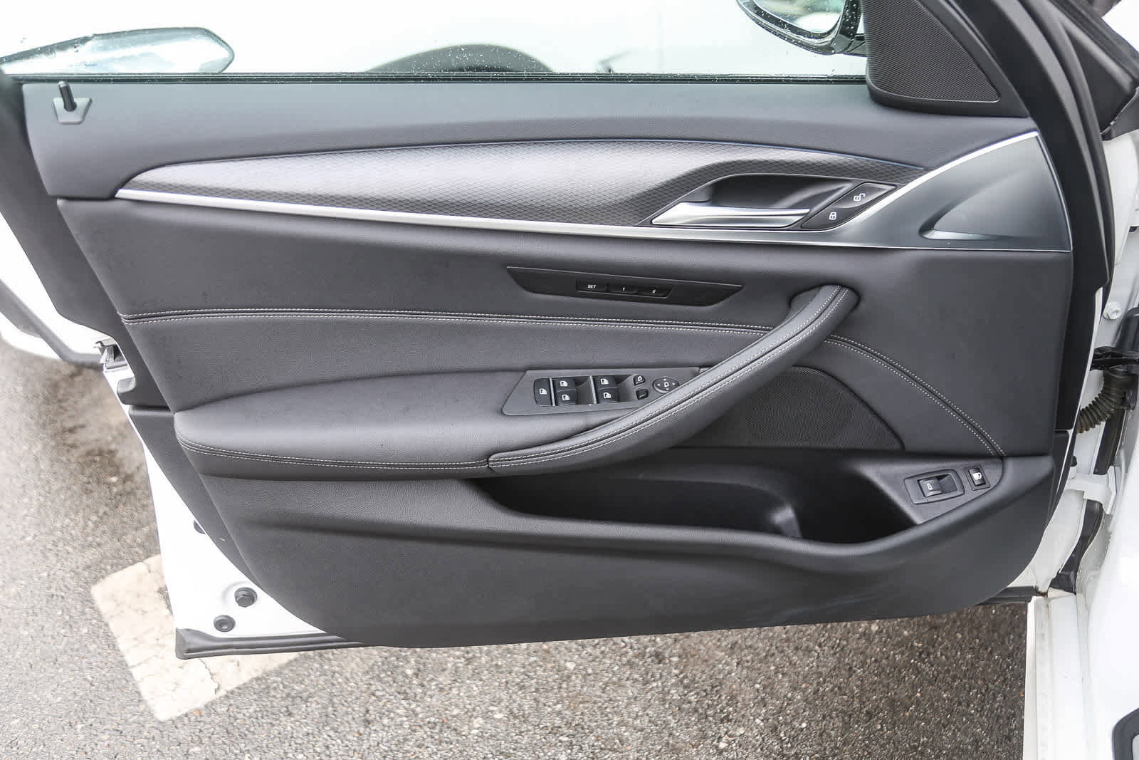 Certified 2023 BMW 530e w/ M Sport Package image 17