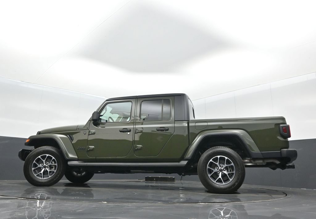 Certified 2024 Jeep Gladiator Sport image 32
