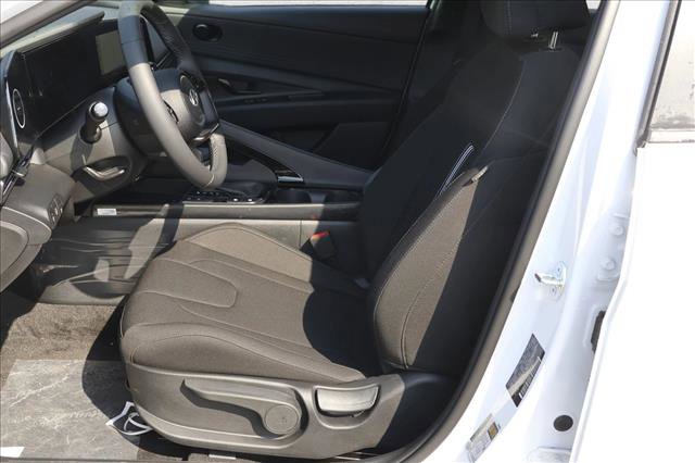 New 2025 Hyundai Elantra SEL image 11