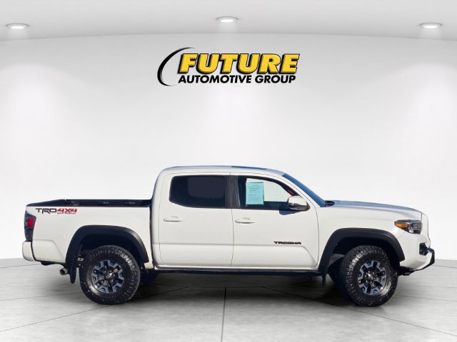 Used 2020 Toyota Tacoma TRD Off-Road w/ TRD Premium Off Road Package AWD/4WD image 3
