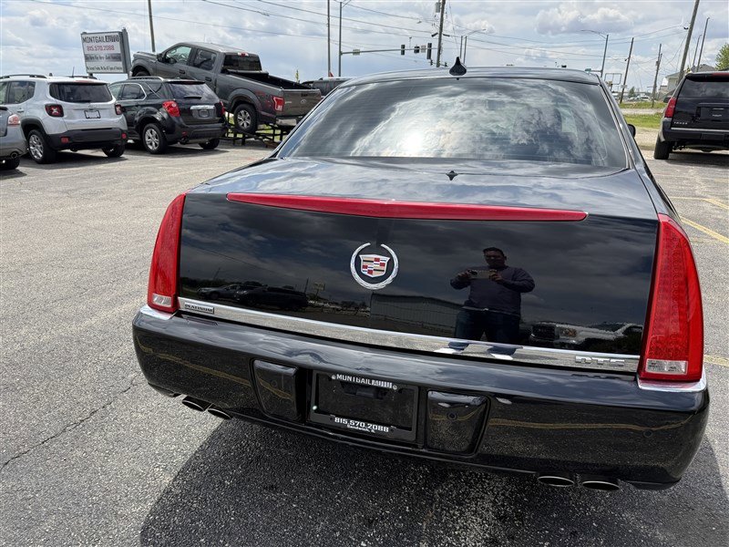 Used 2010 Cadillac DTS Platinum FWD image 4