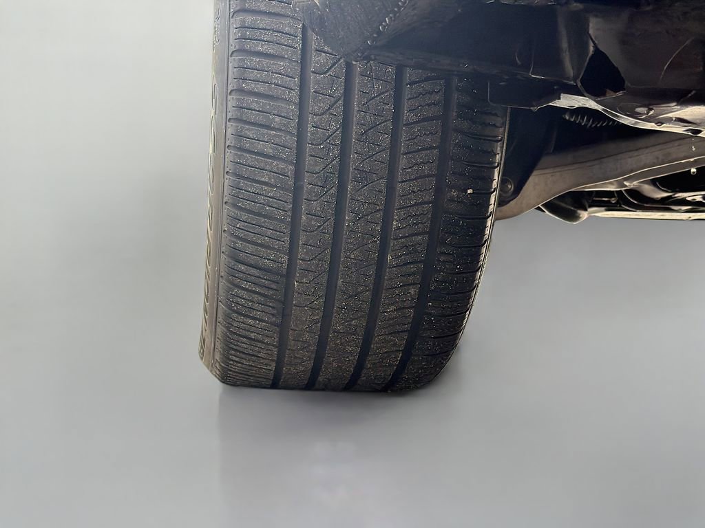 Used 2025 Mercedes-Benz GLS 450 4MATIC w/ Pinnacle Trim Package image 47