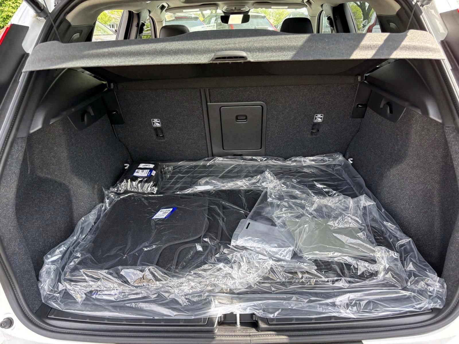 New 2026 Volvo XC40 B5 Core w/ Protection Package Premier AWD/4WD image 9