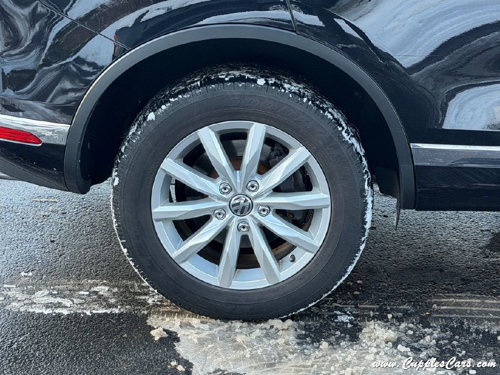 Used 2017 Volkswagen Touareg Sport AWD/4WD image 43