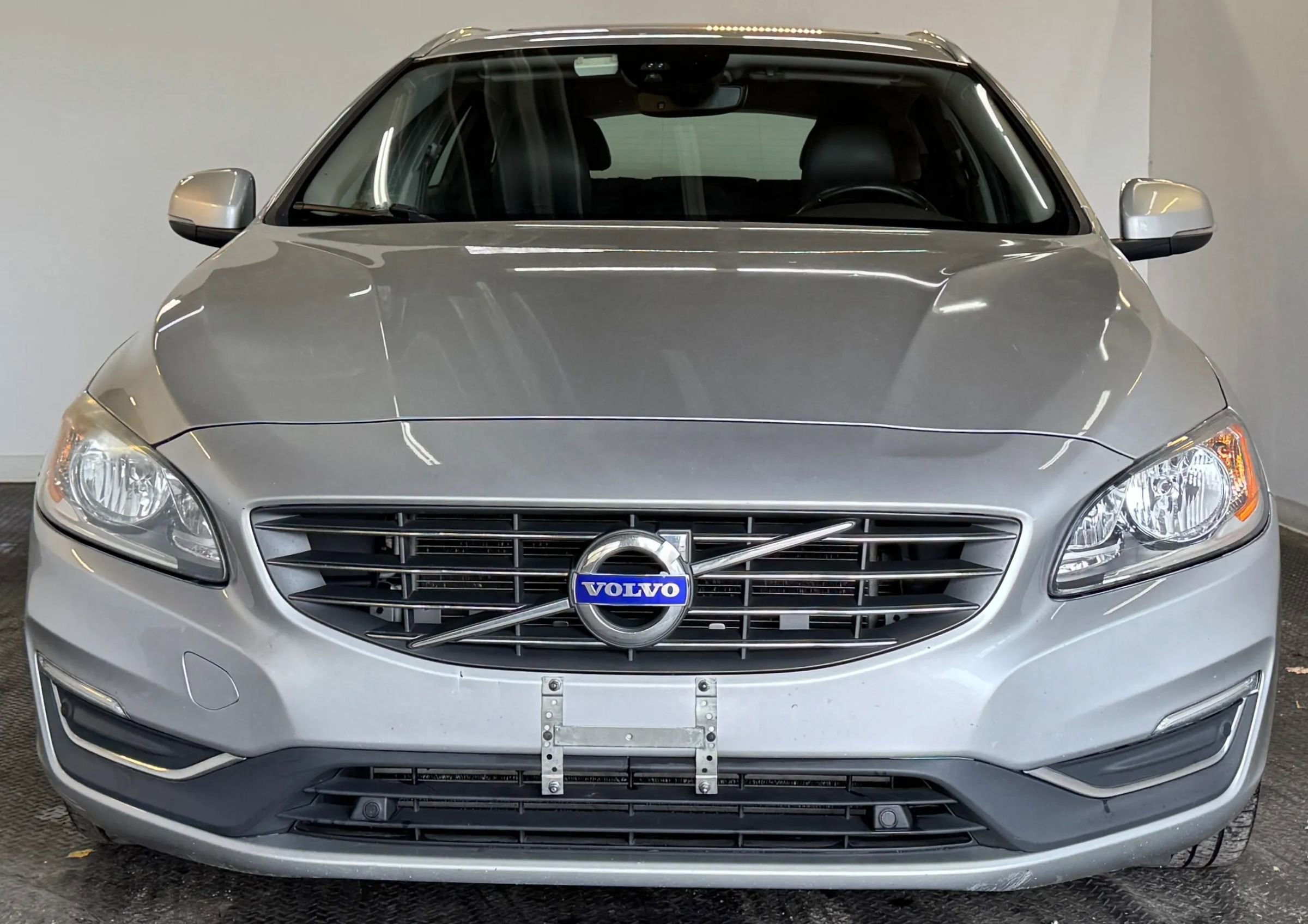 Used 2016 Volvo V60 T5 Premier w/ Convenience Package image 3