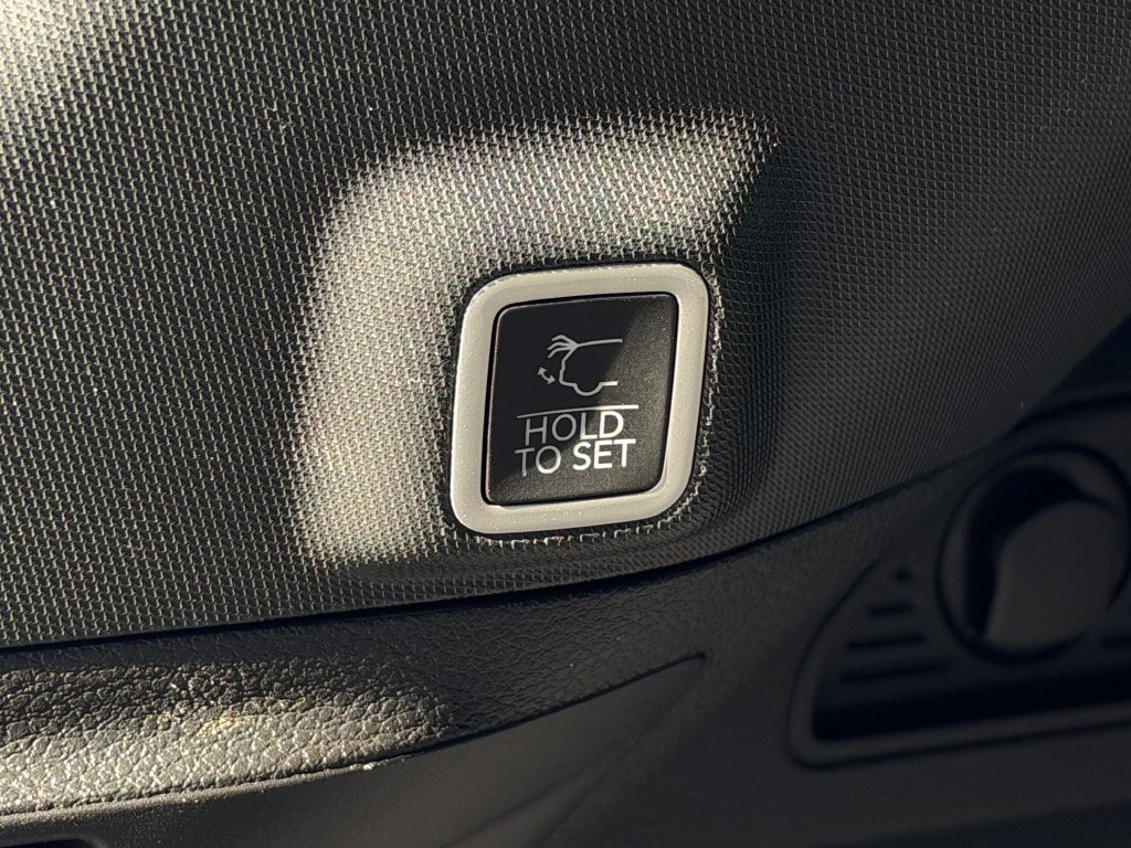 Used 2024 Jeep Grand Cherokee Altitude AWD/4WD image 17