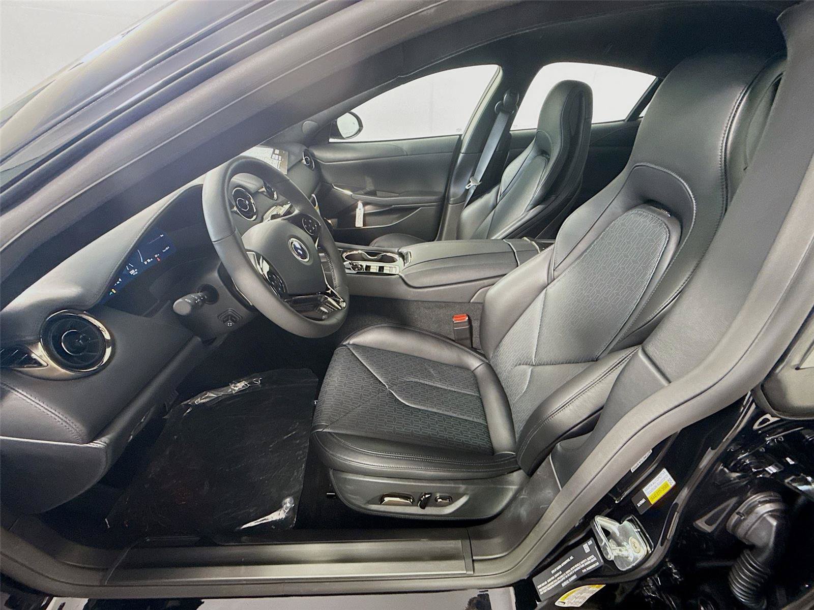 New 2025 Karma Revero Luxury RWD image 33