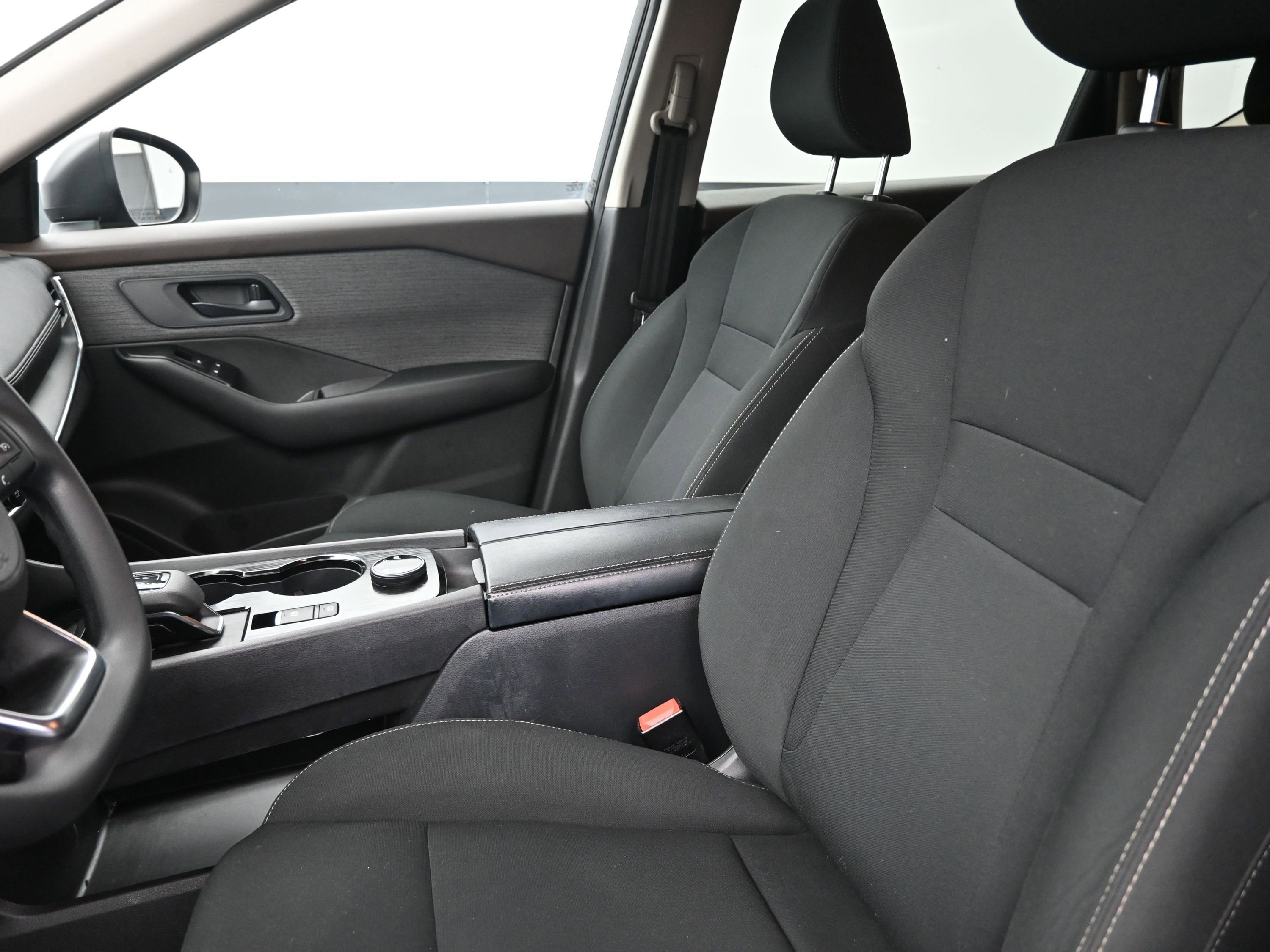 Used 2023 Nissan Rogue S AWD/4WD image 11
