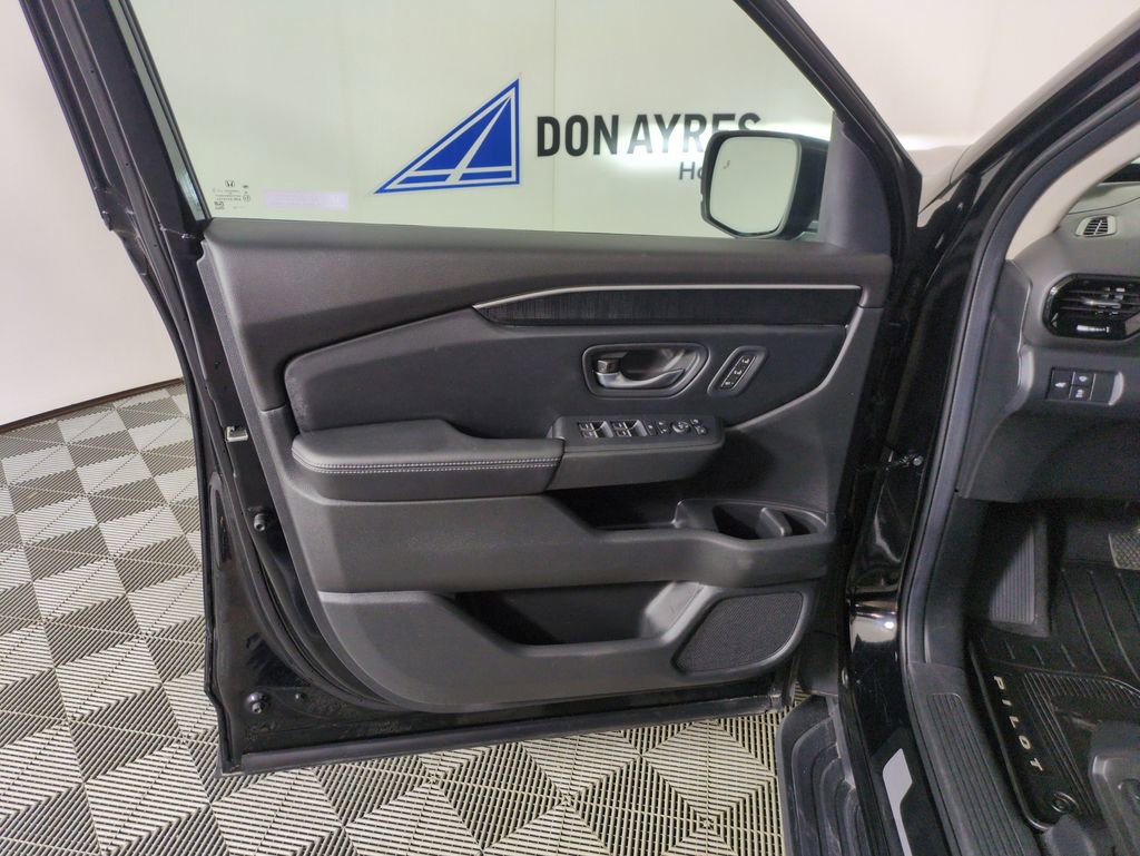 Used 2024 Honda Pilot Elite image 13