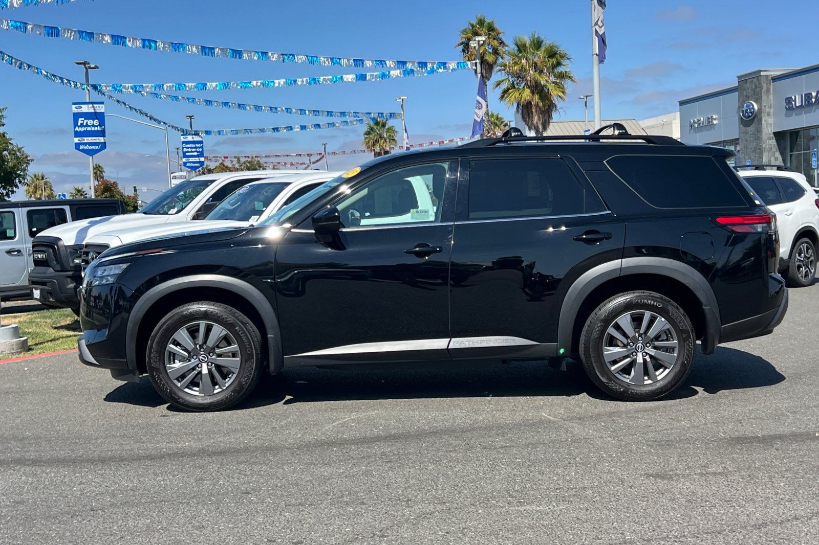 Certified 2025 Nissan Pathfinder SV FWD image 7