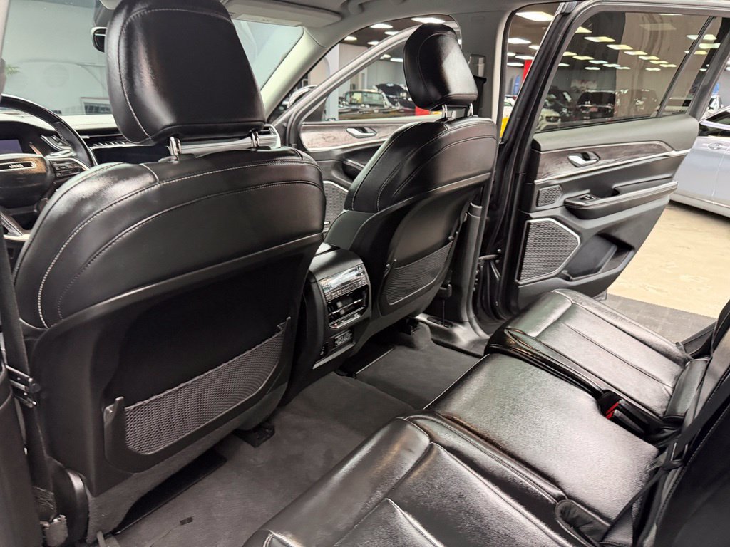Used 2022 Jeep Grand Cherokee L Limited w/ Black Appearance Package RWD image 37