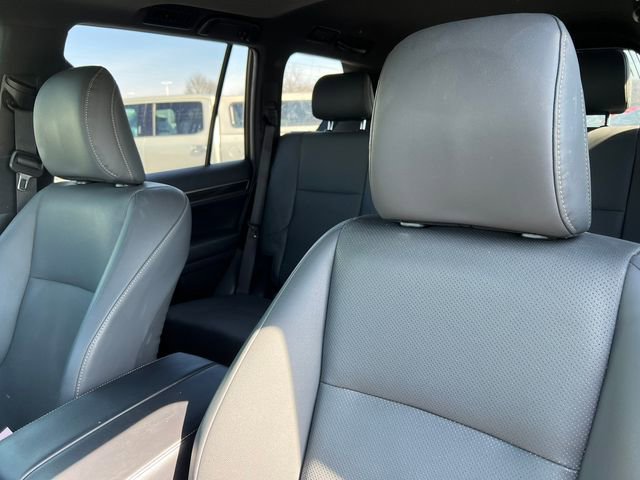 Used 2020 Lexus GX 460 Premium w/ Premium Package image 3