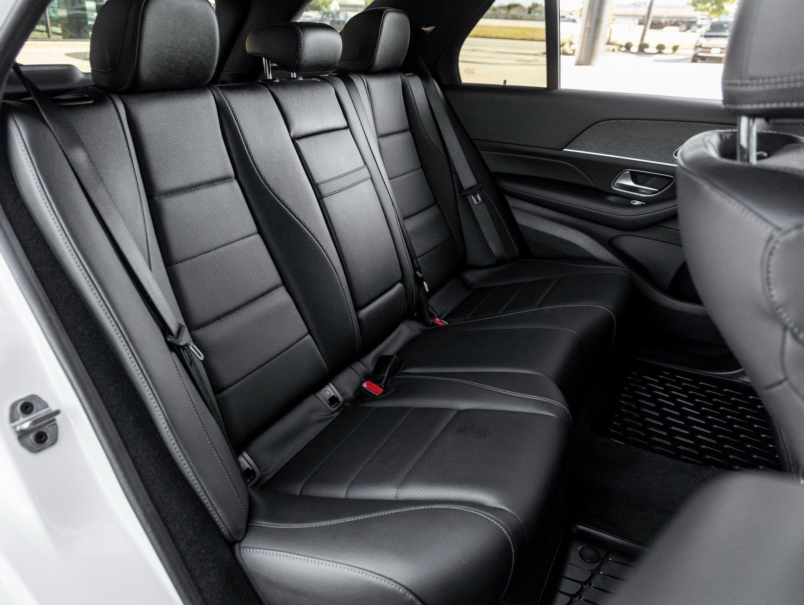 Used 2024 Mercedes-Benz GLE 450 4MATIC w/ AMG Line Exterior image 40