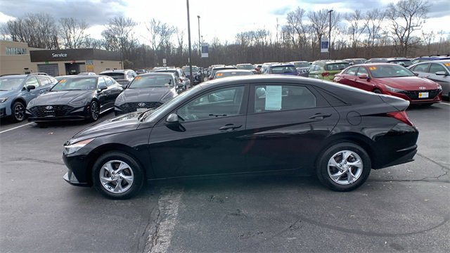 Used 2023 Hyundai Elantra SE image 2