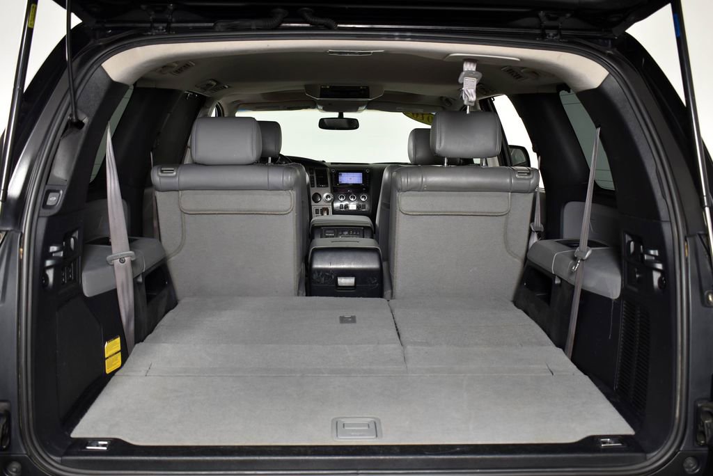 Used 2010 Toyota Sequoia Platinum image 28