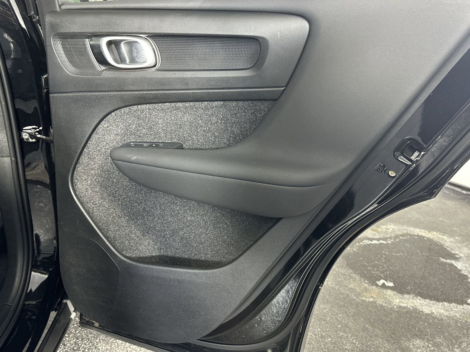 Used 2025 Volvo XC40 B5 Plus image 36