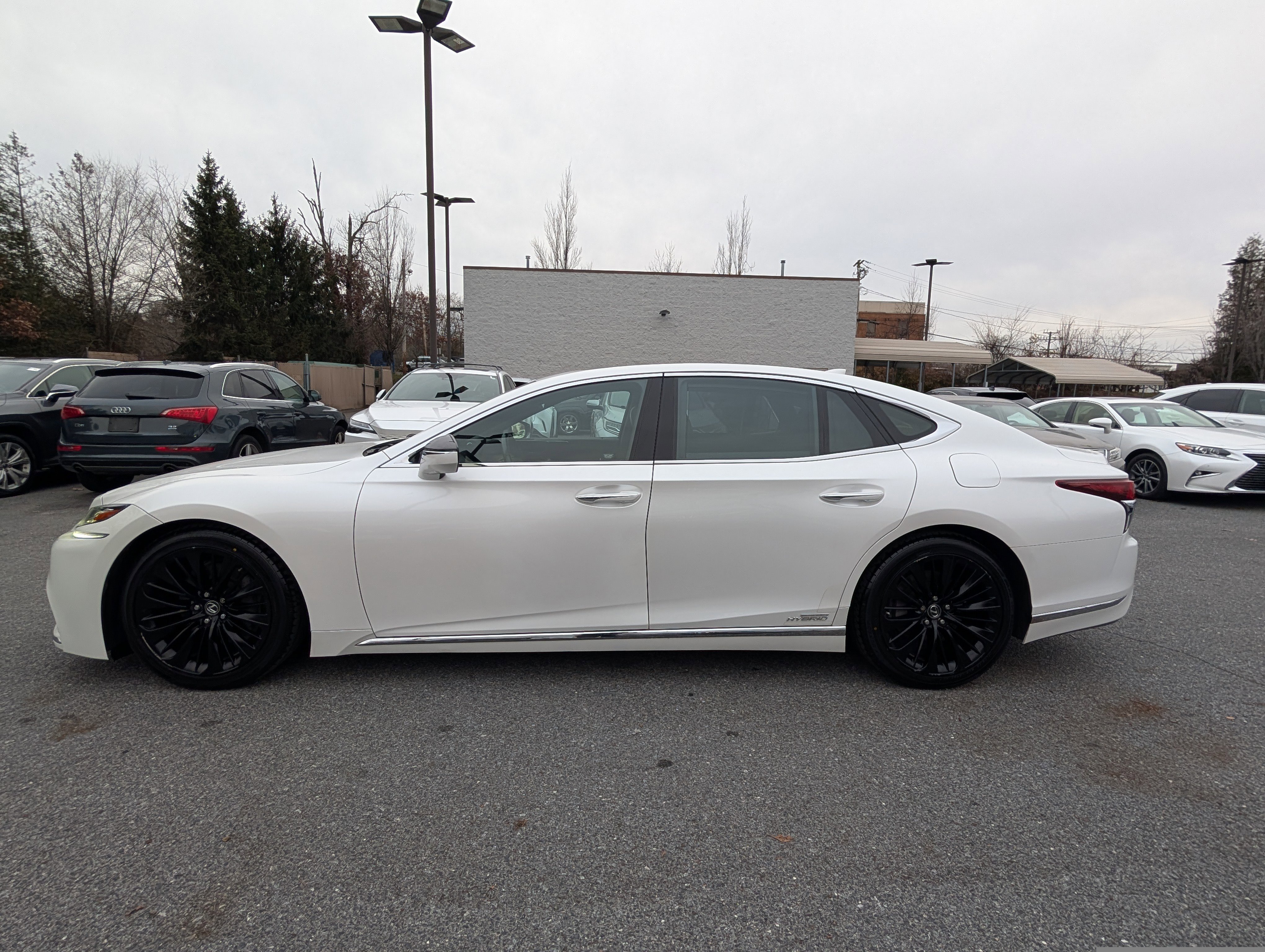 Used 2020 Lexus LS 500h AWD w/ Luxury Package image 6