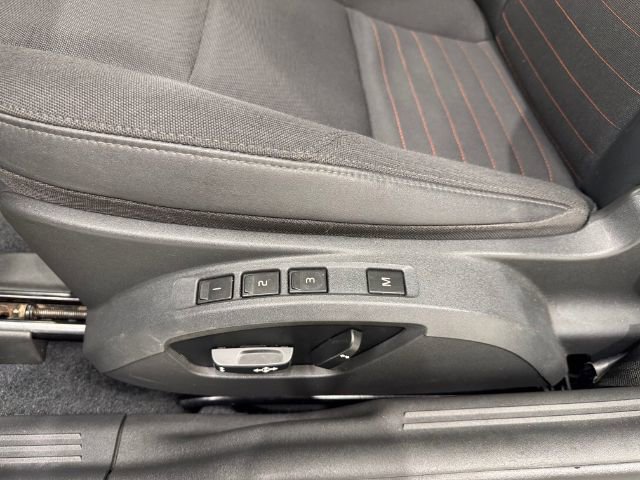 Used 2011 Volvo C30 T5 w/ Preferred Pkg image 9