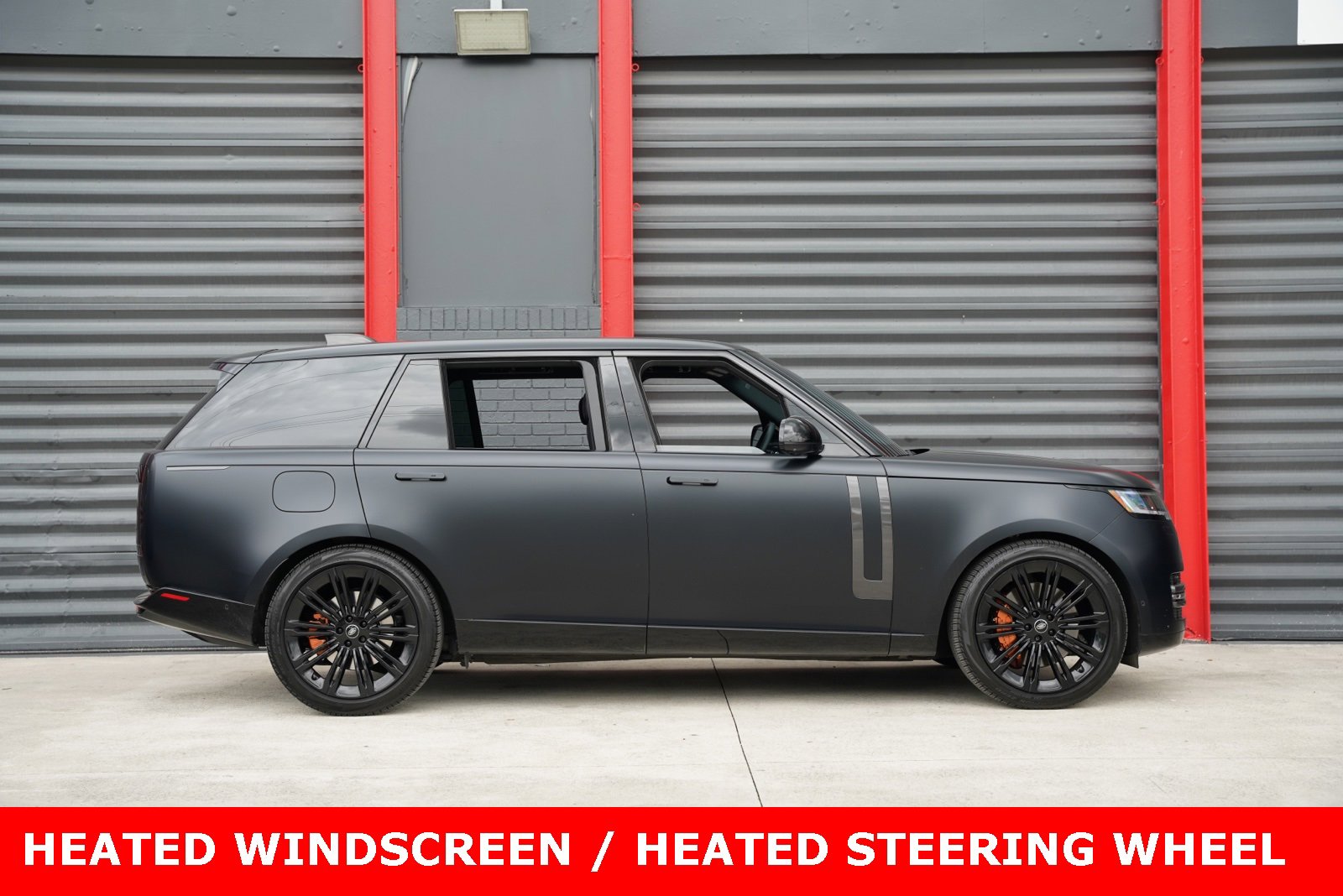 Used 2023 Land Rover Range Rover Long Wheelbase SE image 4