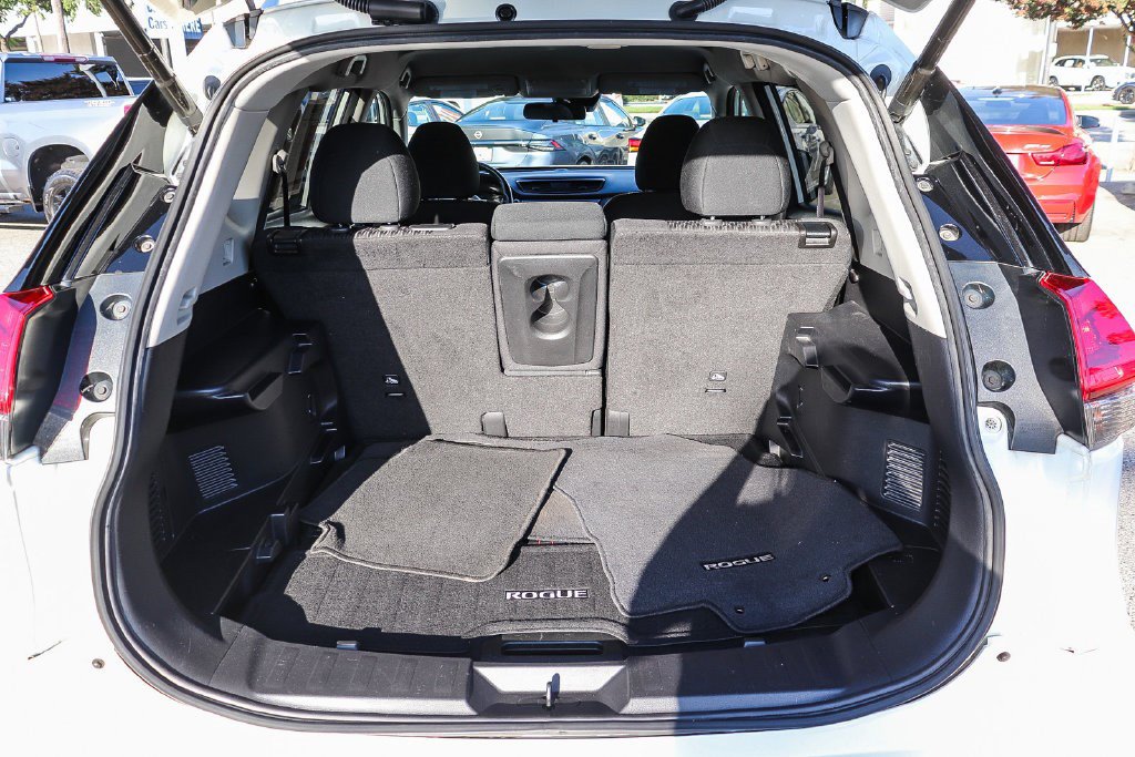 Used 2019 Nissan Rogue SV w/ Premium Package FWD image 24